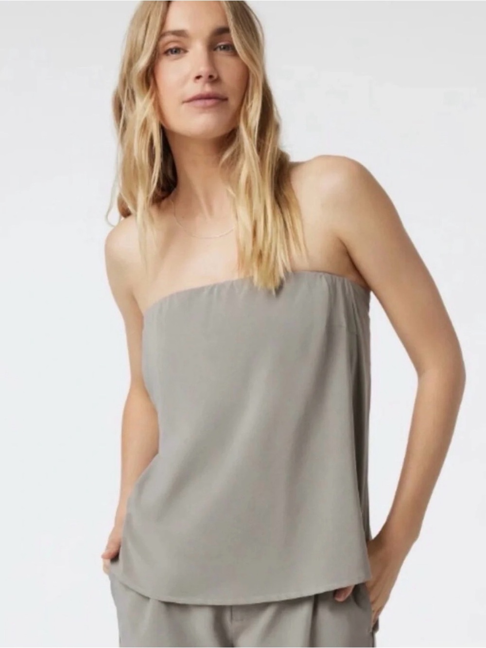 Vuori Villa Tube Top with Built-In Shelf Bra in Walnut|Minimalist Athleisure